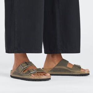 Birkenstock Arizona
Oiled Leather - Faded Khaki
$170 Sz US 10-10.5 gently used